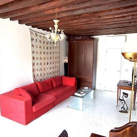 Elisabeth Waterfront Apartment Венеция Екстериор снимка
