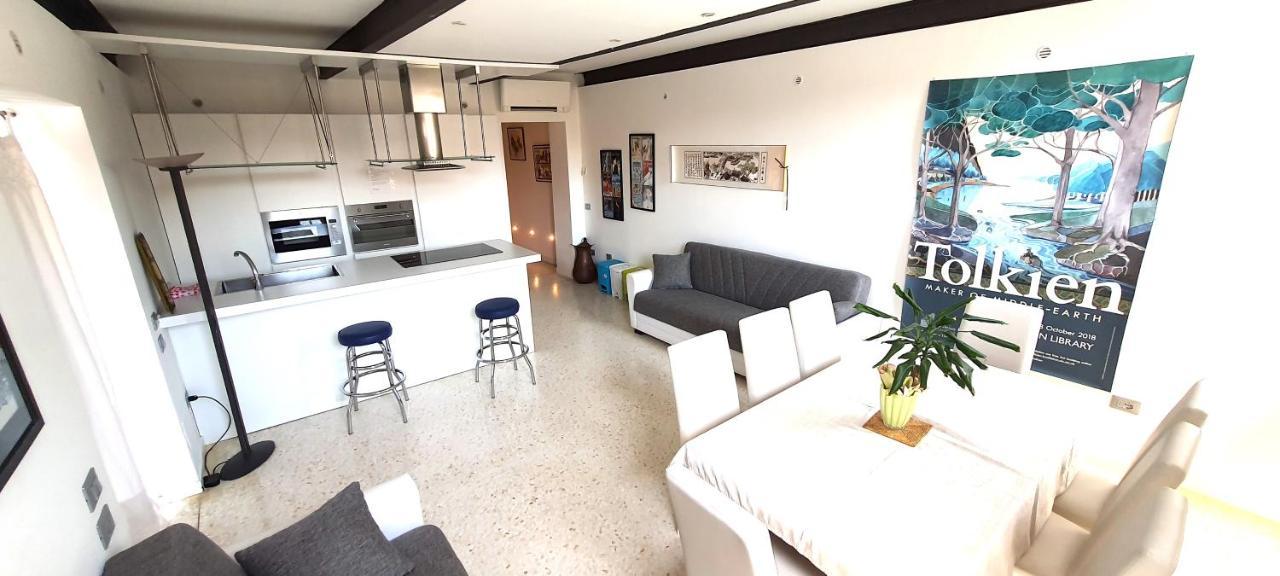 Elisabeth Waterfront Apartment Венеция Екстериор снимка