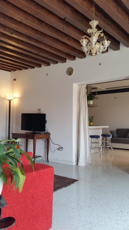 Elisabeth Waterfront Apartment Венеция Екстериор снимка