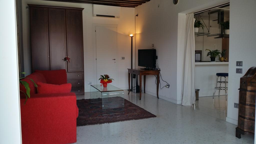 Elisabeth Waterfront Apartment Венеция Екстериор снимка
