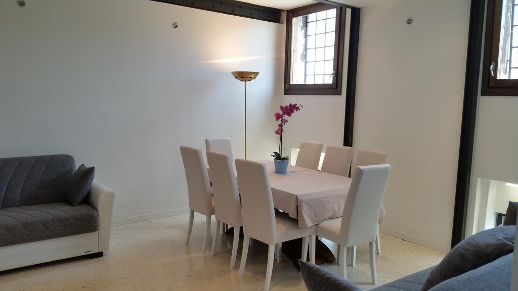 Elisabeth Waterfront Apartment Венеция Екстериор снимка