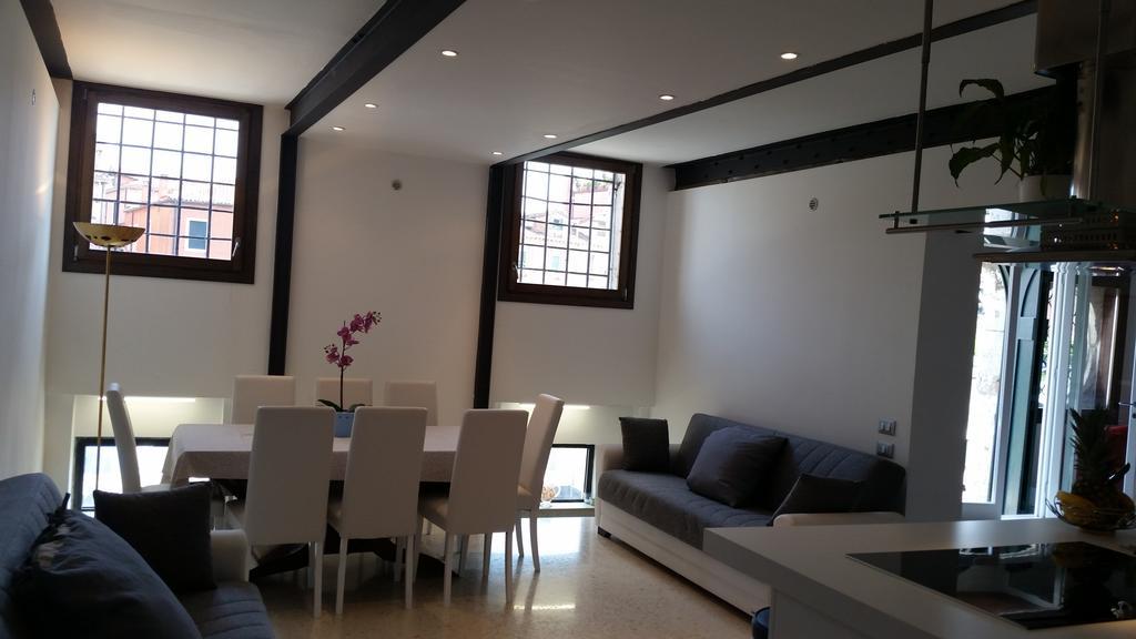Elisabeth Waterfront Apartment Венеция Екстериор снимка