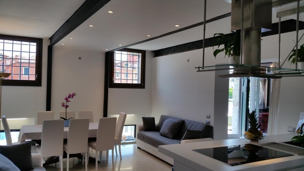 Elisabeth Waterfront Apartment Венеция Екстериор снимка