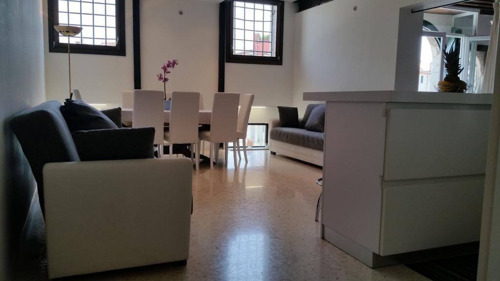 Elisabeth Waterfront Apartment Венеция Екстериор снимка